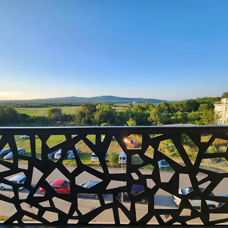 Lotus ホテル プリモルスコ